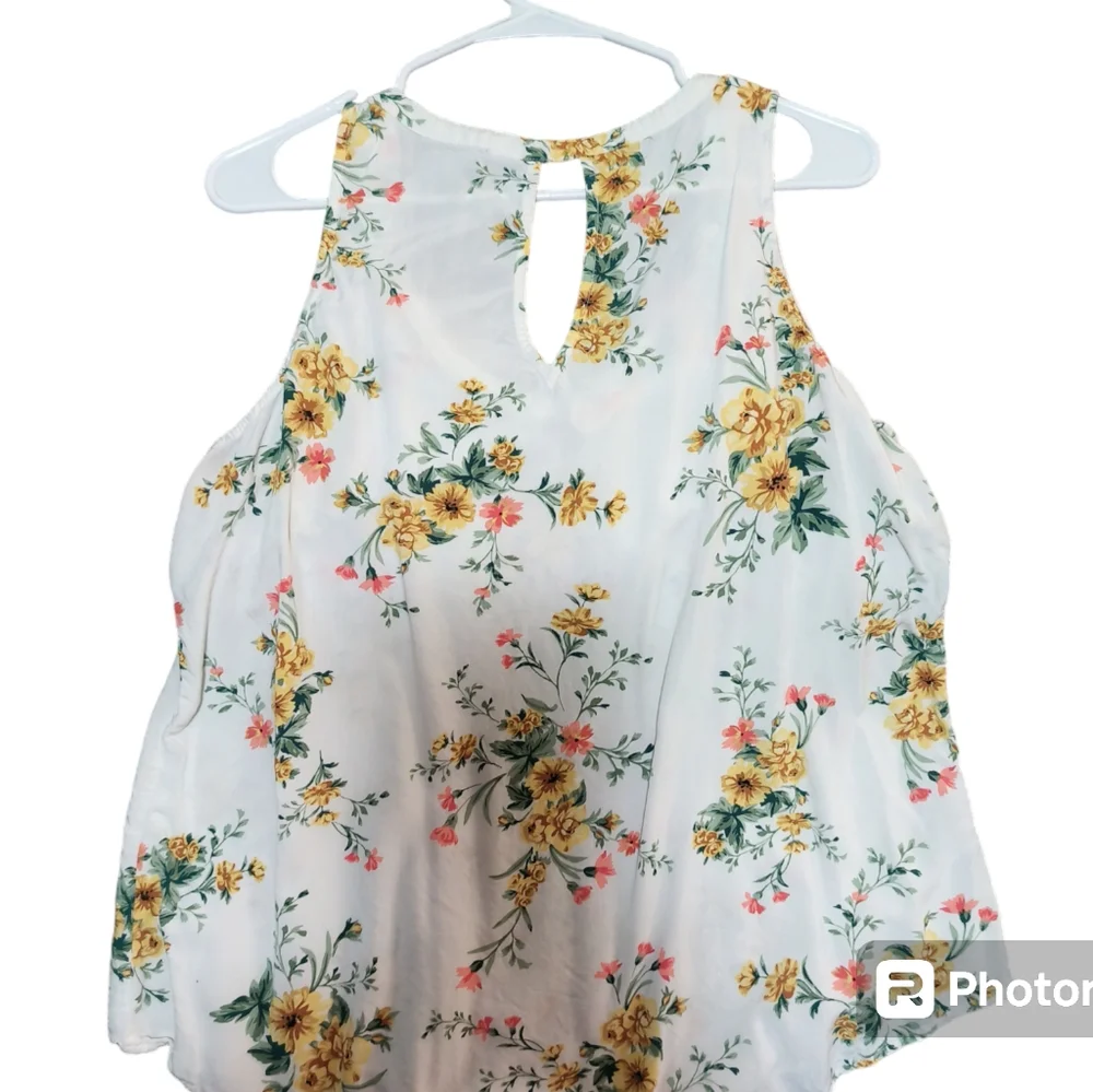 Old Navy 👚 - Picture 3 of 4